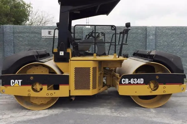 Vibrocompactador Caterpillar CB-634D