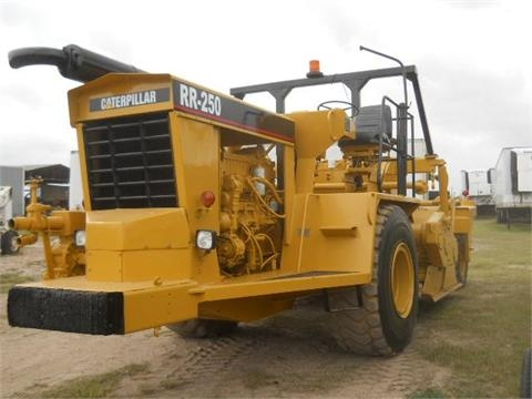 Recuperadora de caminos Caterpillar RR250