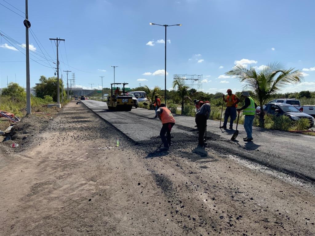 Equipo de trabajo de PROCODESA en una obra vial